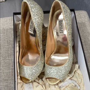 Woman’s Badgley Mischka  high heel Gold size 8